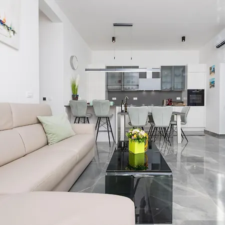 Appartement Beautiful In With Wifi Zadar