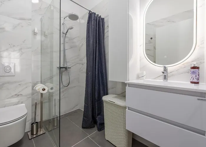 2 Bedroom Gorgeous In Apartment