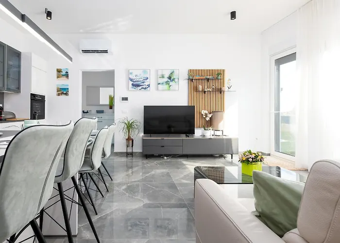 2 Bedroom Gorgeous In Zadar