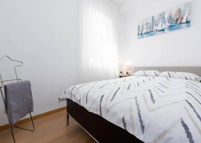 Apartment 2 Bedroom Gorgeous In