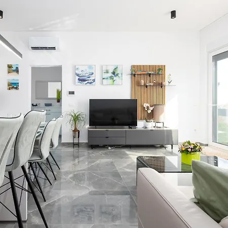 2 Bedroom Gorgeous In Zadar