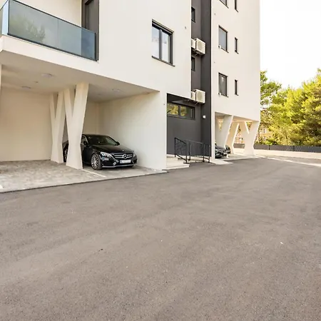 2 Bedroom Gorgeous In Apartamento *