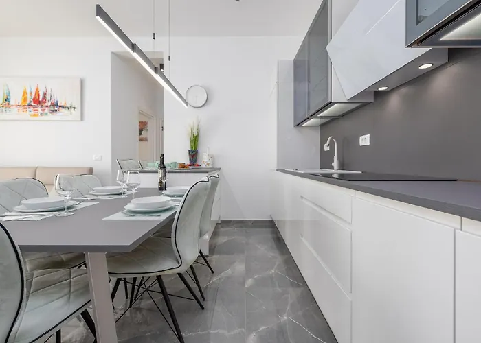 2 Bedroom Gorgeous In Apartman *